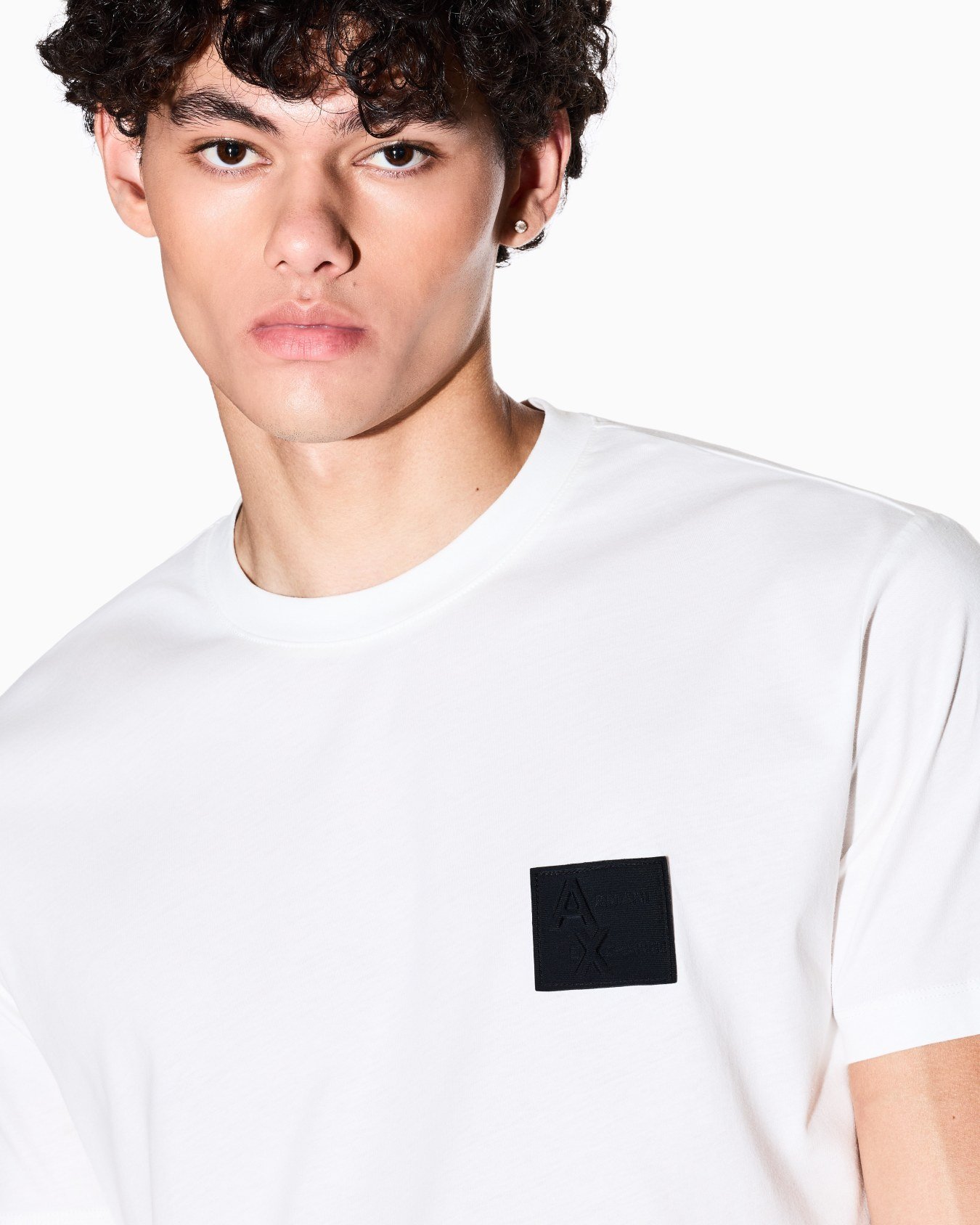 XM001456_AF10358_U0009_A_FW2025 Armani Exchange Regular fit T-shirt with patch in white - Image 1